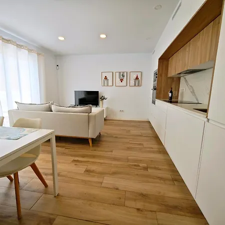 With Private Pool And Garden Next To The Yumbo Center Apartment *